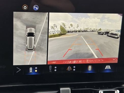 Used 2025 Chevrolet Equinox LT w/ Safety and Technology Package FWD image 20