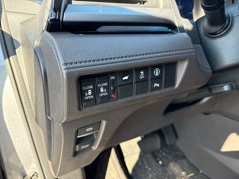 Used 2022 Honda Odyssey Touring image 19