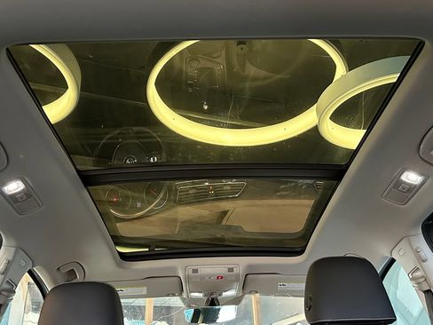 Used 2021 Volkswagen Tiguan SE w/ Panoramic Sunroof Package AWD/4WD image 22