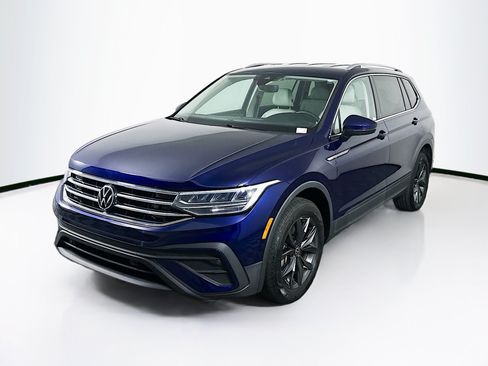 Used 2023 Volkswagen Tiguan SE FWD image 3