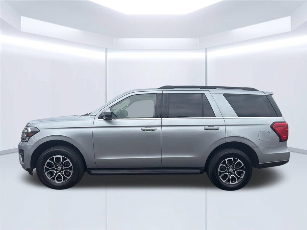 Used 2024 Ford Expedition XLT AWD/4WD image 2