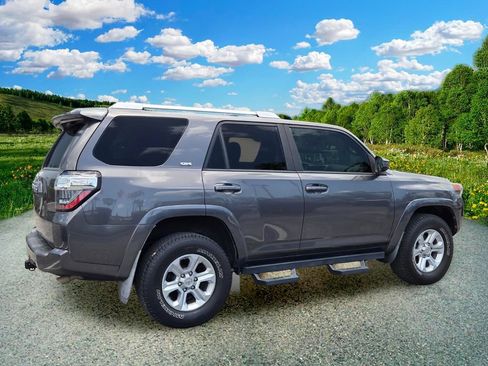 Used 2016 Toyota 4Runner SR5 AWD/4WD image 6