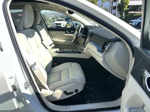 Used 2020 Volvo XC60 T8 Momentum w/ Protection Package Premier image 26