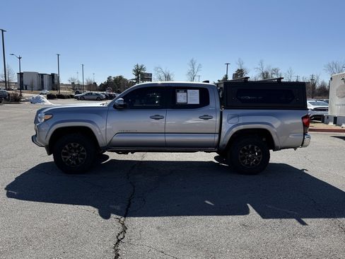 Used 2020 Toyota Tacoma SR5 image 4