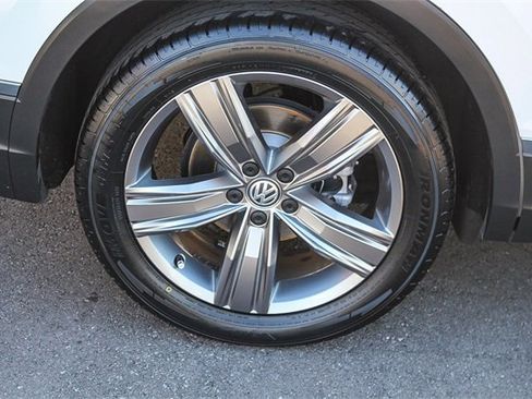 Used 2021 Volkswagen Tiguan SEL image 12