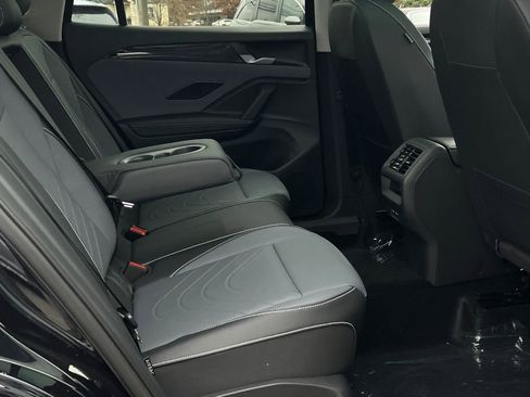 New 2026 Volkswagen Tiguan SE image 13