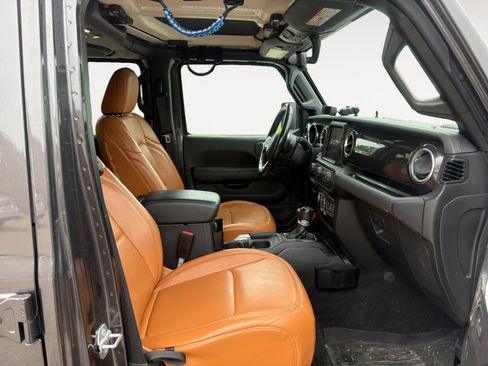 Used 2021 Jeep Wrangler Unlimited Sahara AWD/4WD image 15