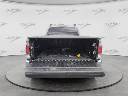 Used 2022 Toyota Tacoma TRD Off-Road AWD/4WD image 9