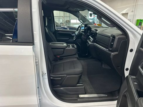 Used 2022 Chevrolet Silverado 1500 LT AWD/4WD image 17