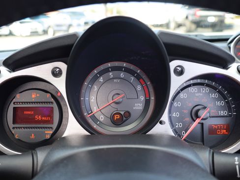 Used 2017 Nissan 370Z Touring image 10