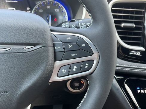 New 2027 Chrysler Pacifica Select FWD image 19