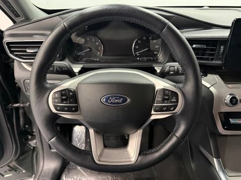Used 2023 Ford Explorer XLT w/ Equipment Group 202A AWD/4WD image 19