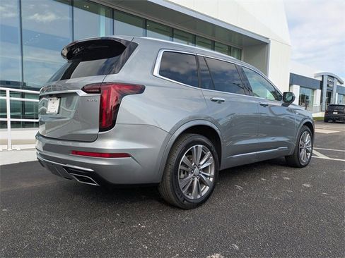 Used 2023 Cadillac XT6 Premium Luxury image 4