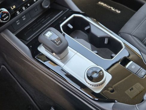 New 2026 Mitsubishi Outlander SE image 16