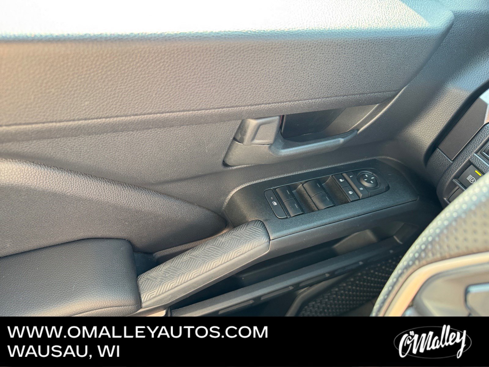 Used 2025 Toyota 4Runner SR5 AWD/4WD image 19
