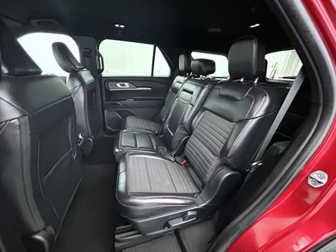 Used 2025 Ford Explorer ST-Line w/ ST-Line Street Pack AWD/4WD image 21