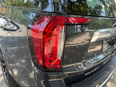Used 2021 GMC Yukon XL Denali w/ Denali Ultimate Package AWD/4WD image 10