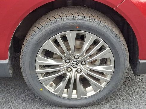 Used 2021 Toyota Venza XLE image 10