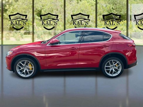 Used 2018 Alfa Romeo Stelvio AWD image 8