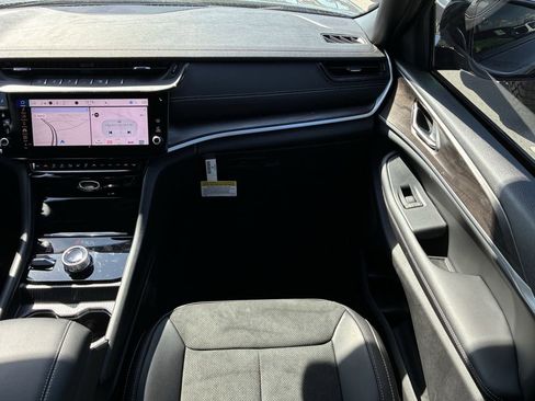 New 2026 Jeep Grand Cherokee Altitude AWD/4WD image 17