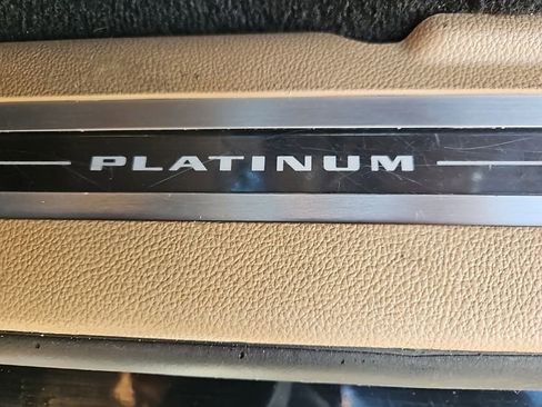 Used 2019 Cadillac Escalade Platinum image 18