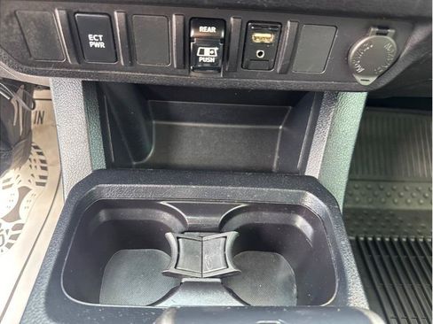 Used 2018 Toyota Tacoma SR5 RWD image 31