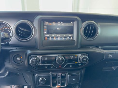 Used 2023 Jeep Gladiator Sport AWD/4WD image 19