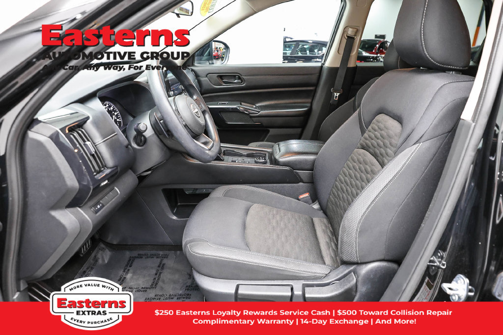 Used 2024 Nissan Pathfinder S AWD/4WD image 15
