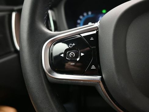 Used 2023 Volvo XC60 B5 Ultimate w/ Protection Package Premier image 27