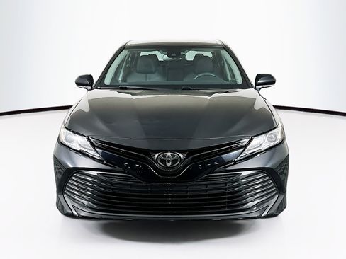 Used 2020 Toyota Camry LE w/ Convenience Package FWD image 2