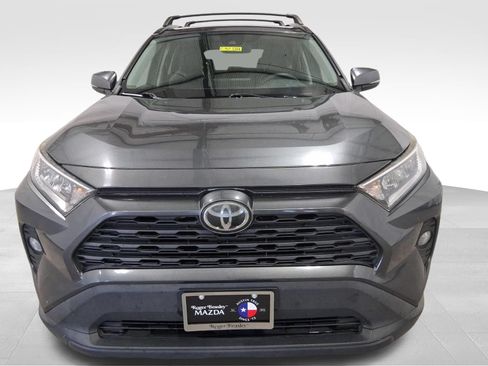 Used 2020 Toyota RAV4 XLE FWD image 2