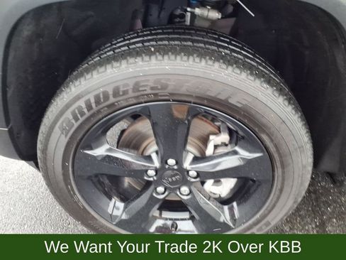 Used 2024 Jeep Grand Cherokee L Altitude image 23