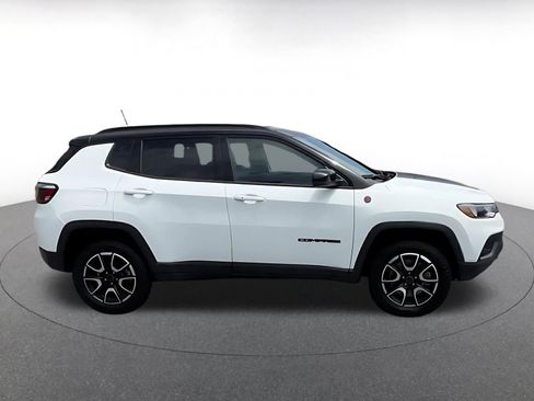 Used 2025 Jeep Compass Trailhawk AWD/4WD image 15
