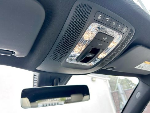 Used 2021 Mercedes-Benz GLB 250 4MATIC w/ Premium Package image 23