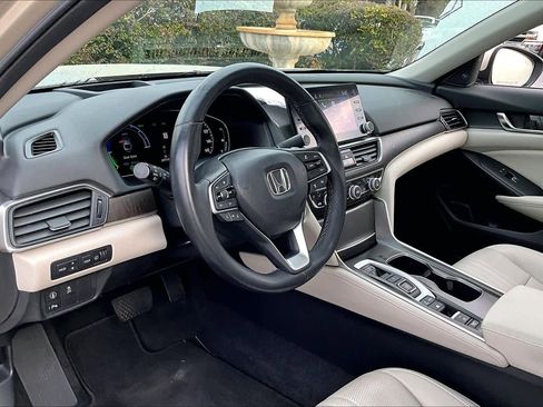 Used 2020 Honda Accord Touring image 17