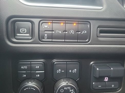 Used 2021 Chevrolet Tahoe LT w/ LT Signature Package image 11