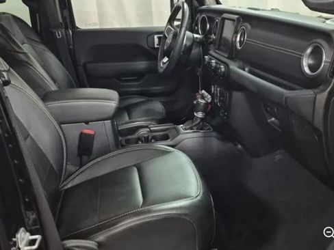 Used 2023 Jeep Wrangler Unlimited Sahara w/ Cold Weather Group AWD/4WD image 5