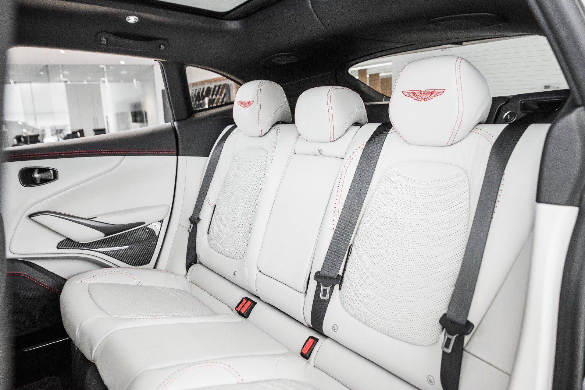 Used 2022 Aston Martin DBX AWD/4WD image 15