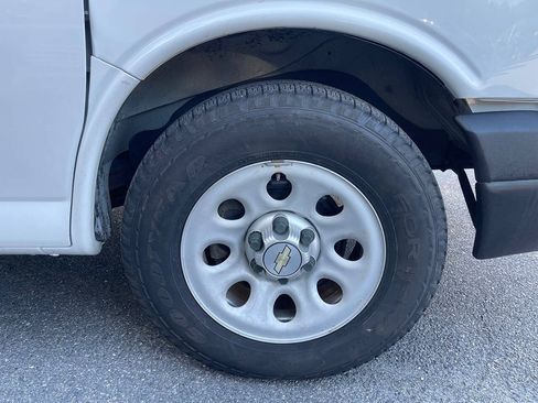 Used 2014 Chevrolet Express 1500 RWD image 9