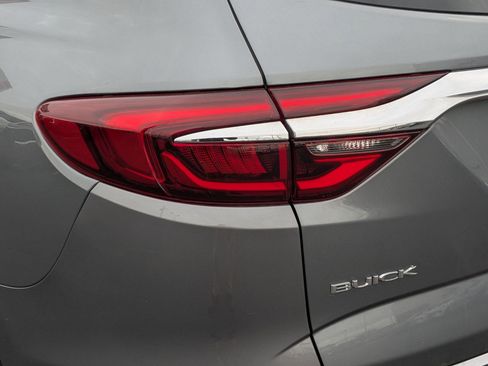 Used 2018 Buick Enclave Essence w/ LPO, Luxury Package image 13