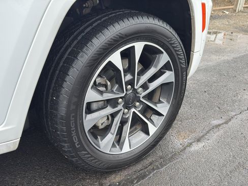 Used 2021 Jeep Grand Cherokee L Overland w/ Luxury Tech Group IV image 6