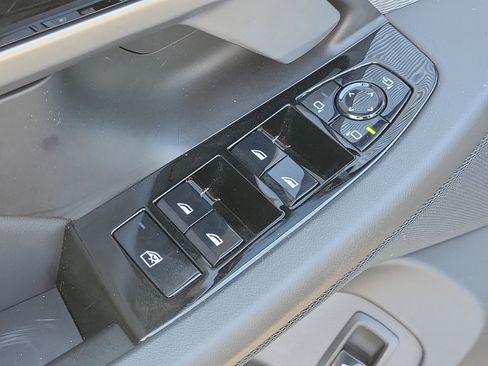 Used 2026 BMW 530i w/ M Sport Package image 19