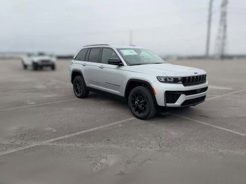 New 2026 Jeep Grand Cherokee Altitude image 16