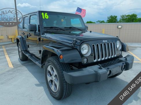 Used 2016 Jeep Wrangler Unlimited Sahara w/ Dual Top Group AWD/4WD image 2
