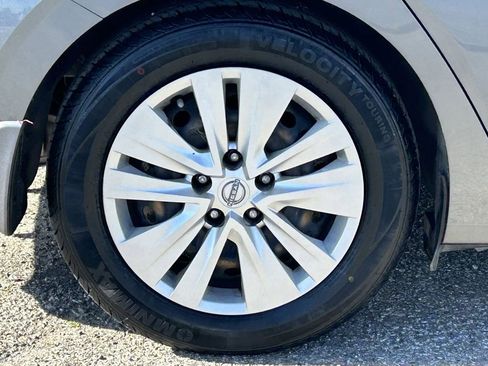 Used 2024 Nissan Sentra S image 7