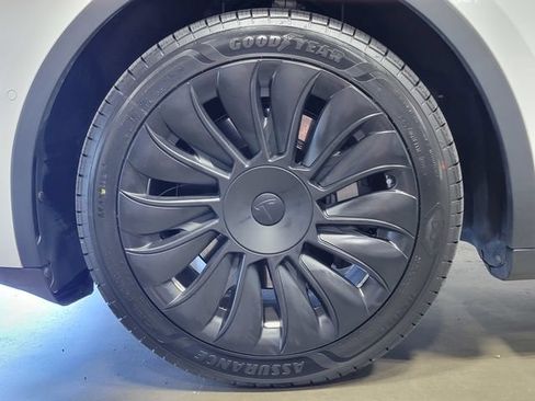 Used 2020 Tesla Model Y Long Range AWD/4WD image 9
