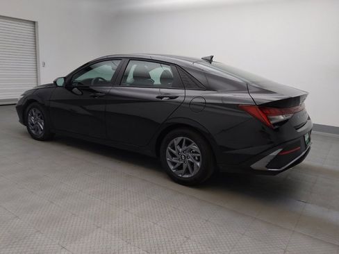 Used 2025 Hyundai Elantra Hybrid FWD image 3