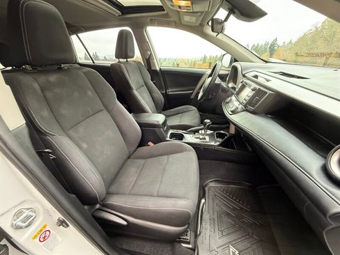 Used 2018 Toyota RAV4 Adventure image 12