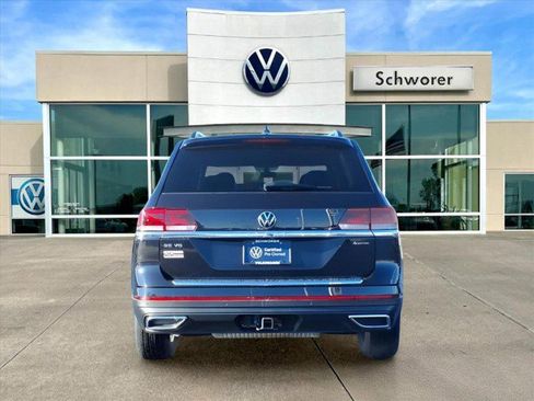 Certified 2023 Volkswagen Atlas SE w/ Black Wheel Package image 3