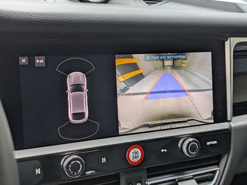 Certified 2025 Porsche Macan image 35